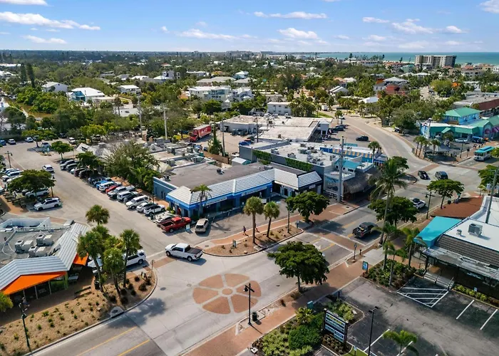 Siesta Key Condo - Beach, Pool & Village Fun!